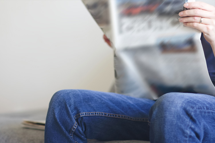 新聞広告